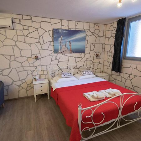 A&D Apartments Ровин Екстериор снимка