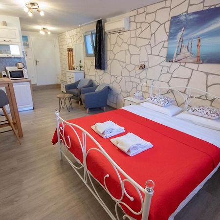 A&D Apartments Ровин Екстериор снимка