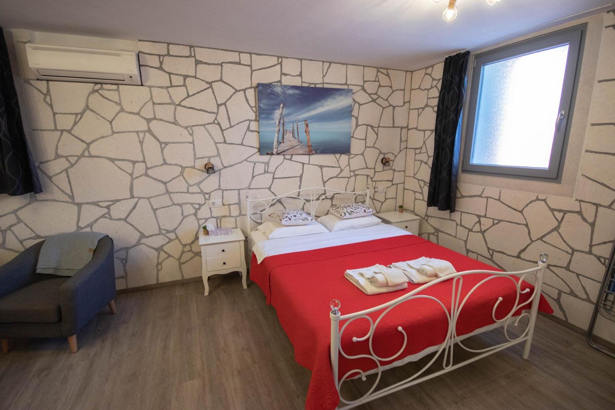 A&D Apartments Ровин Екстериор снимка