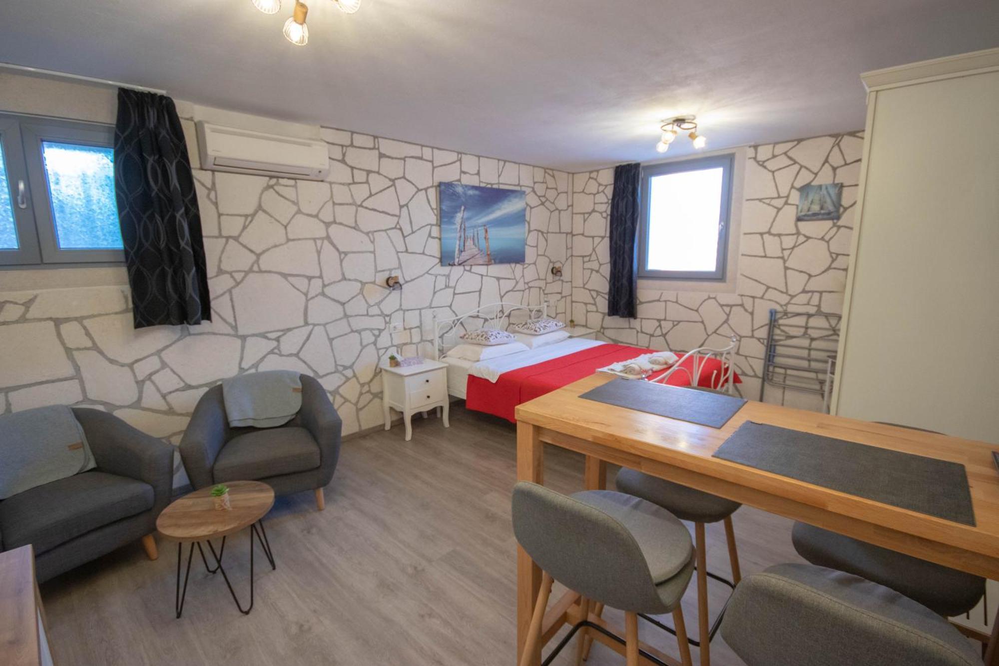 A&D Apartments Ровин Екстериор снимка