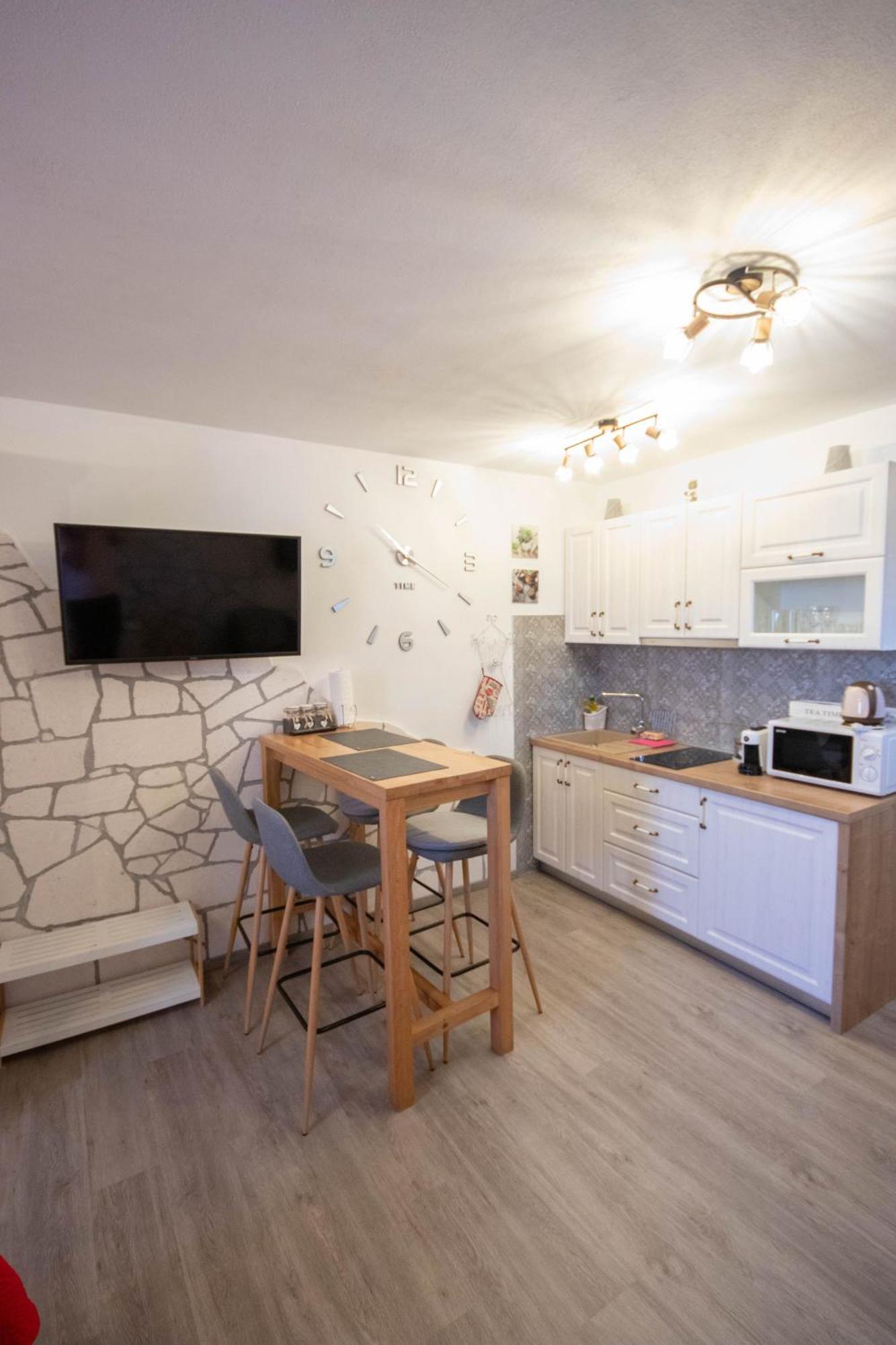 A&D Apartments Ровин Екстериор снимка