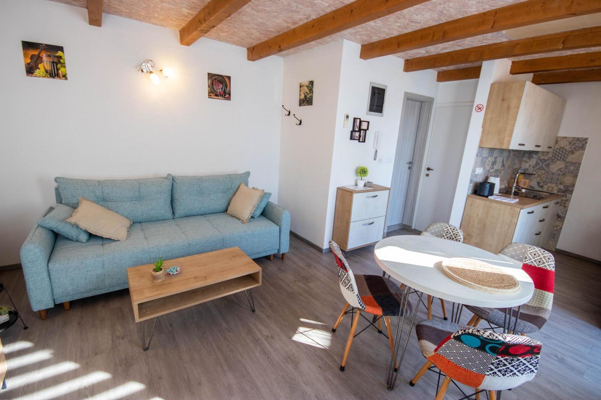 A&D Apartments Ровин Екстериор снимка