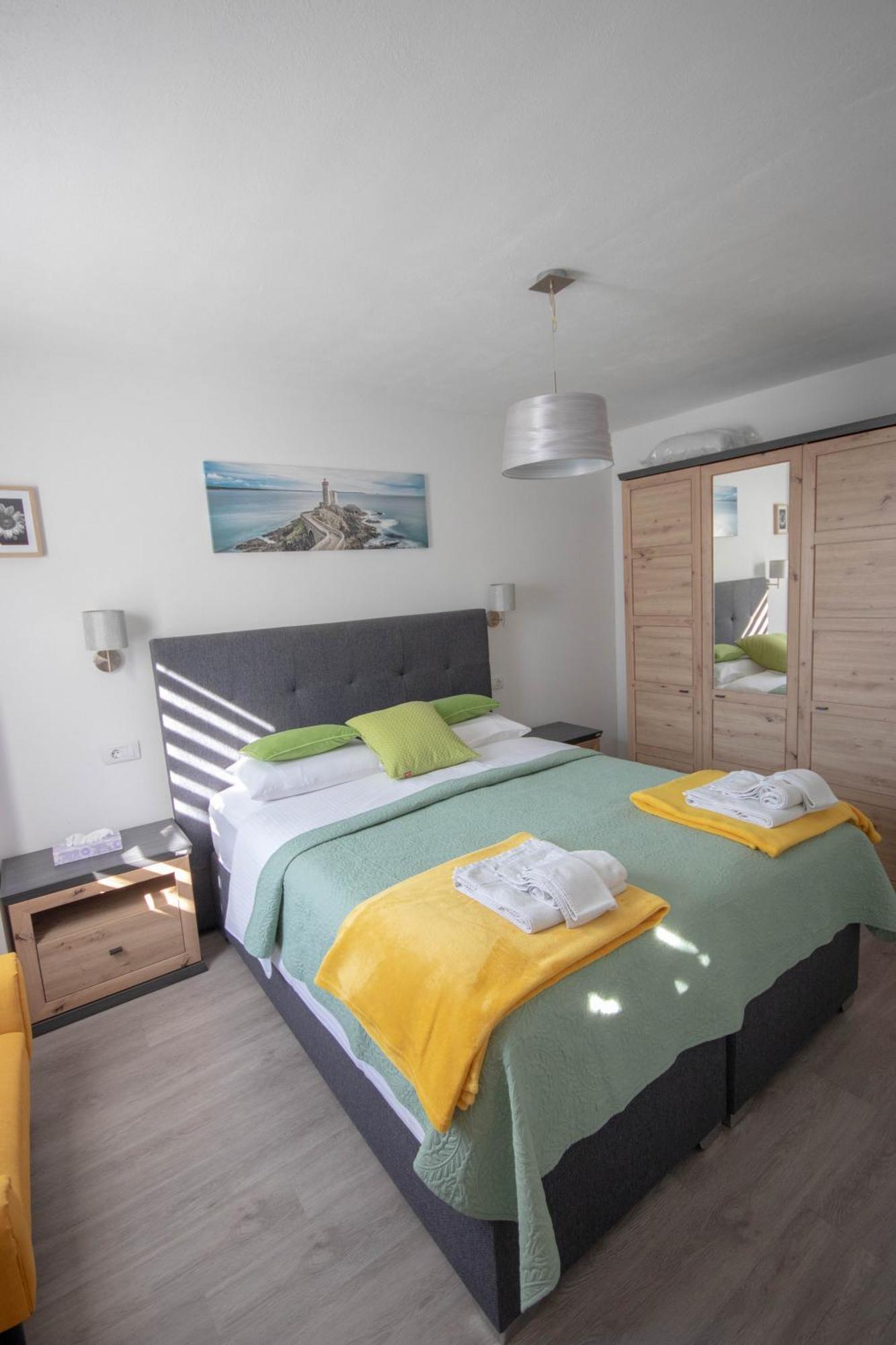 A&D Apartments Ровин Екстериор снимка