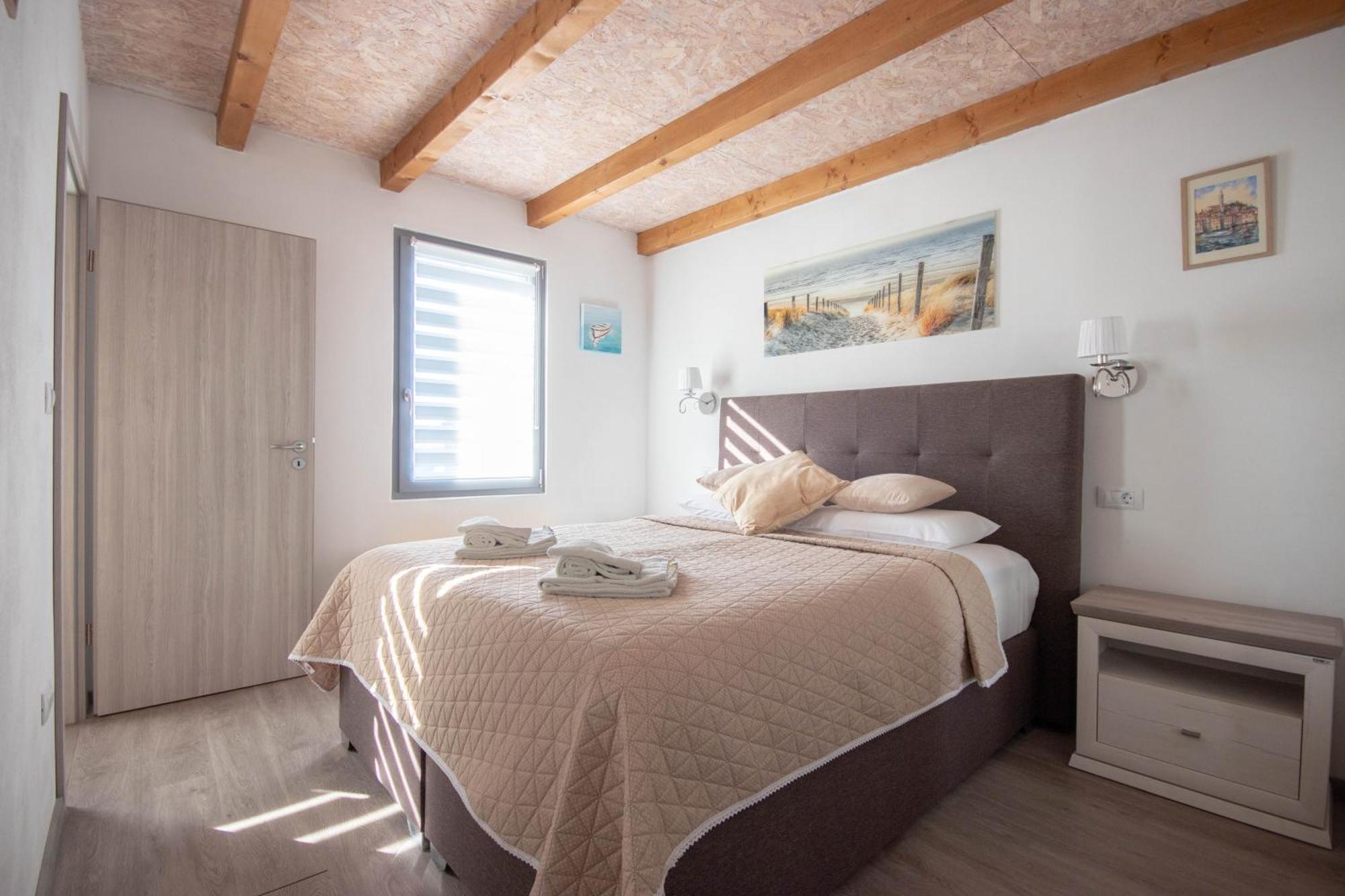 A&D Apartments Ровин Екстериор снимка