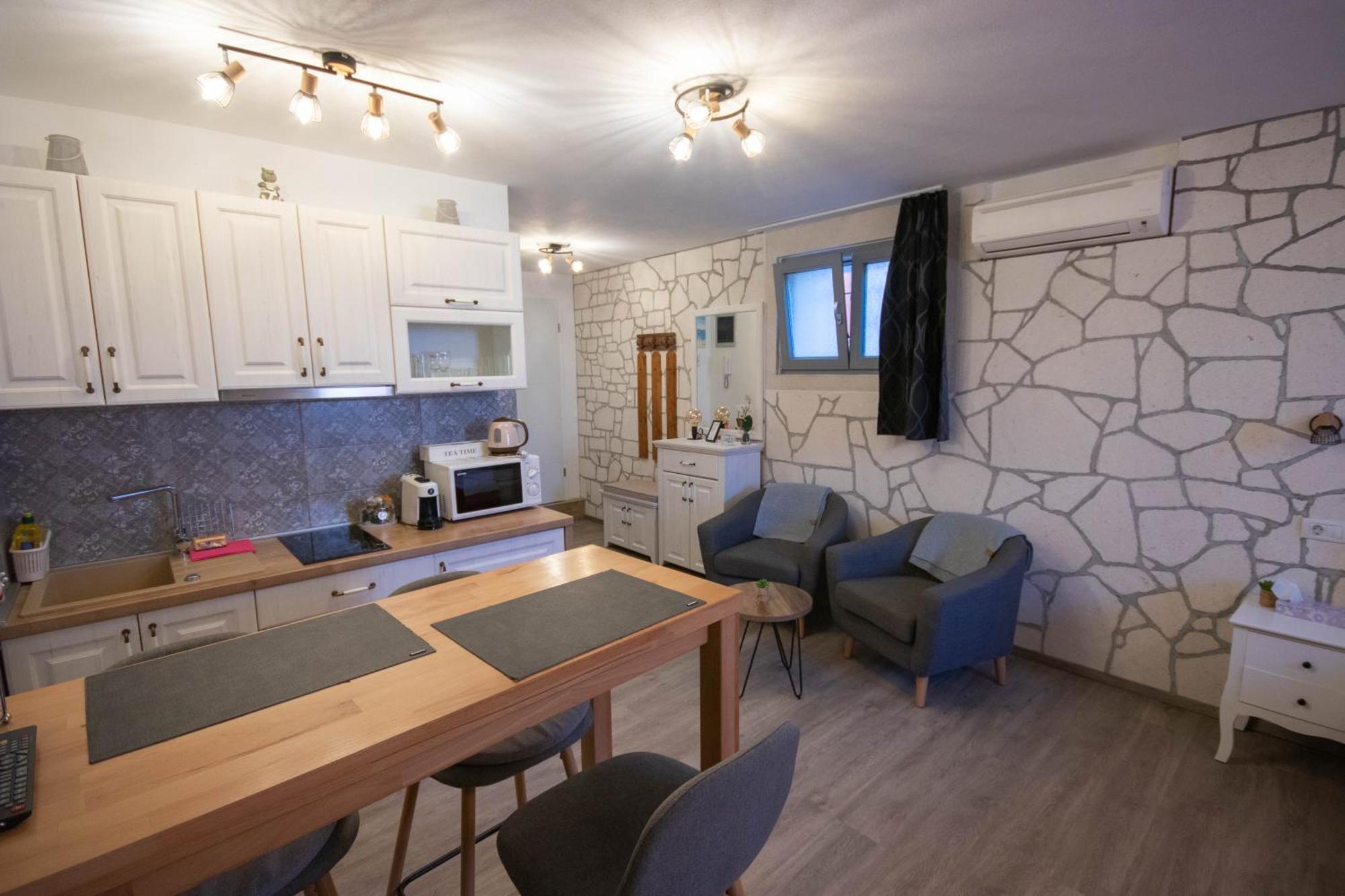 A&D Apartments Ровин Екстериор снимка